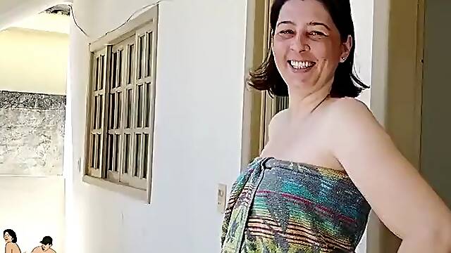 Wife takes a sunbath and shows her naked body to the delivery man