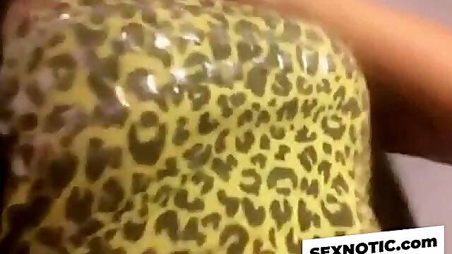 18yo Latina Babe Takes Naked Selfie While Fingering