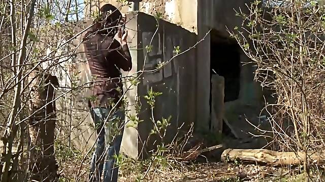 Gefangen, Gefesselt Und Mit Mundfick Benutzt